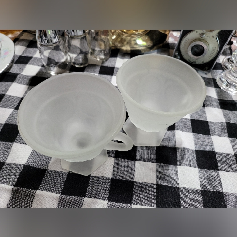 VTG-Tiara-Frosted White Satin Provincial Lexington Punch Cup-Footed